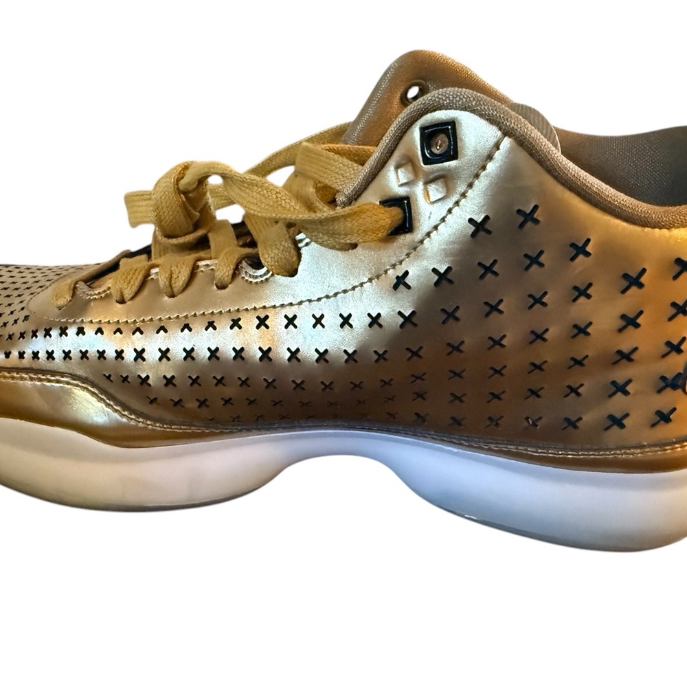 Kobe 10 EXE “Liquid Gold” Metallic Sneakers - Picture 4 of 11